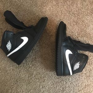 Air Jordan 1 mid black